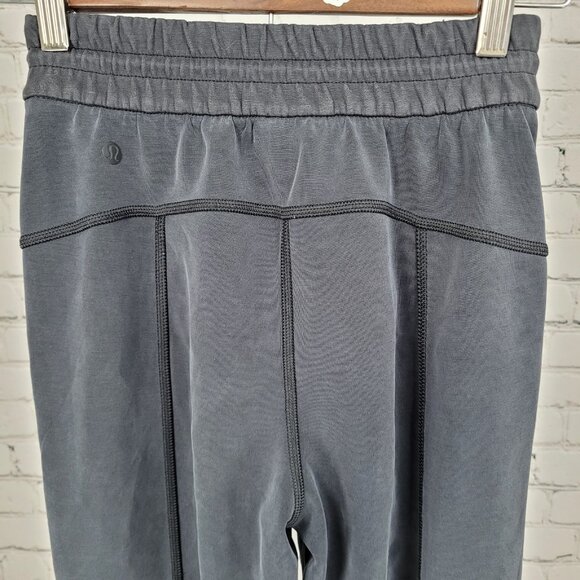 Lululemon Grey Soft Mid Rise Straight Leg Athleisure Pants Size 0 (22x28) - Picture 11 of 12